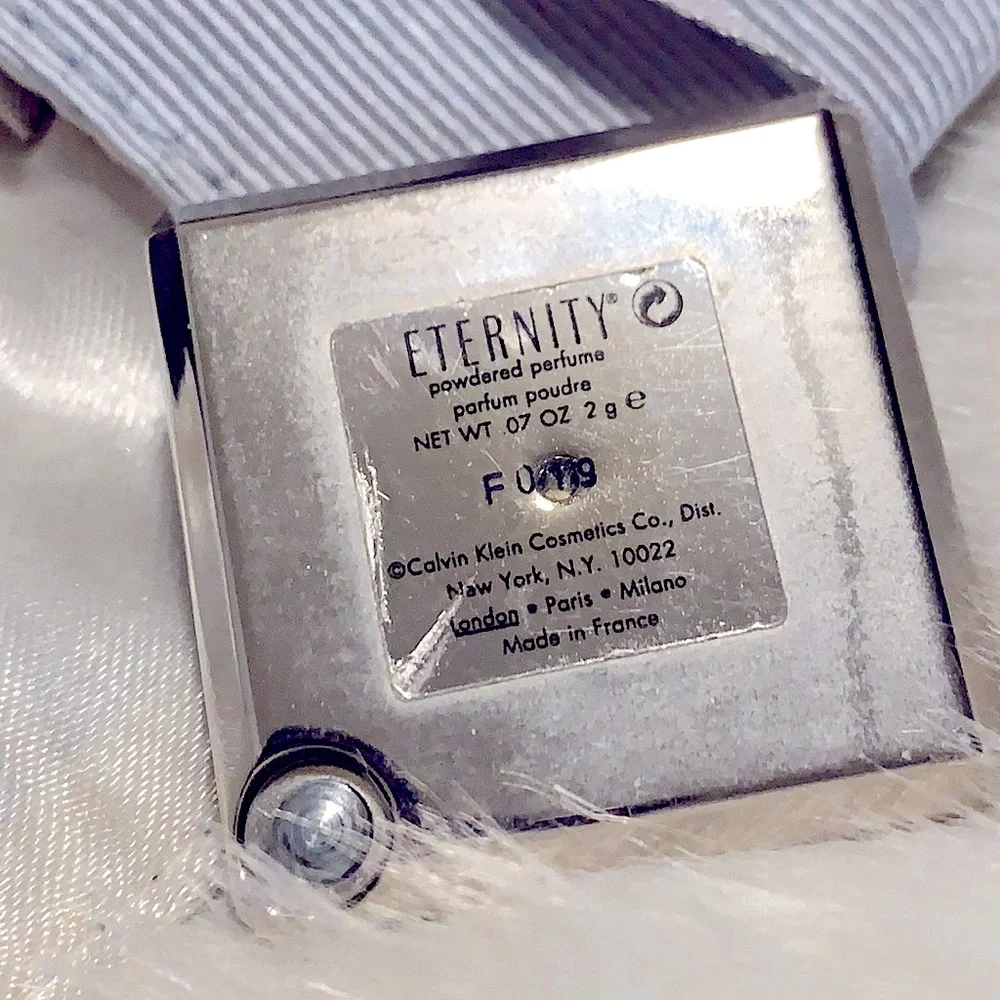 Rare Collectable:Calvin Klein “ETERNITY”
CK Powder Perfume+Satin Pouch NETwt 2g - Picture 3 of 11